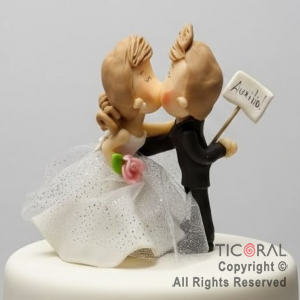 ADORNO PAREJA DE NOVIOS BESO PORCELANA FRIA x 1